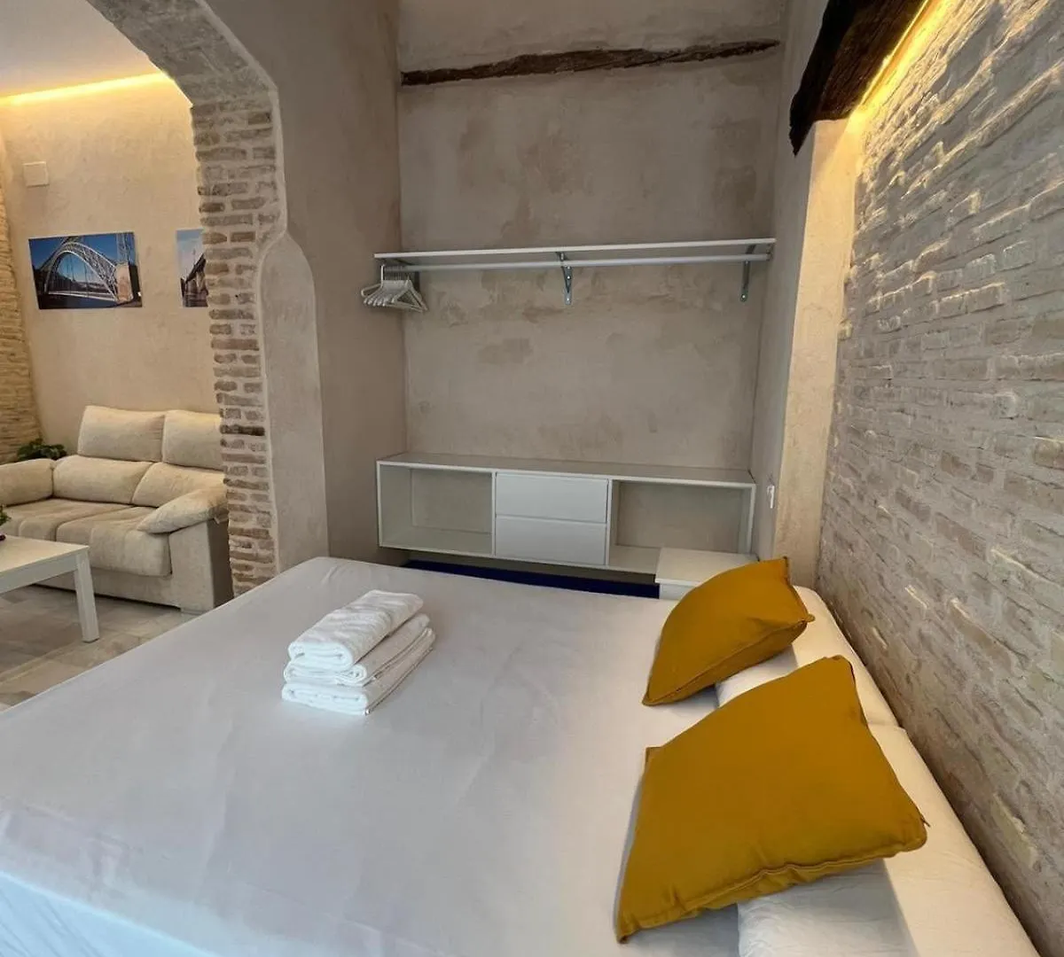 Philippe'S Home Triana Севилья 0*,