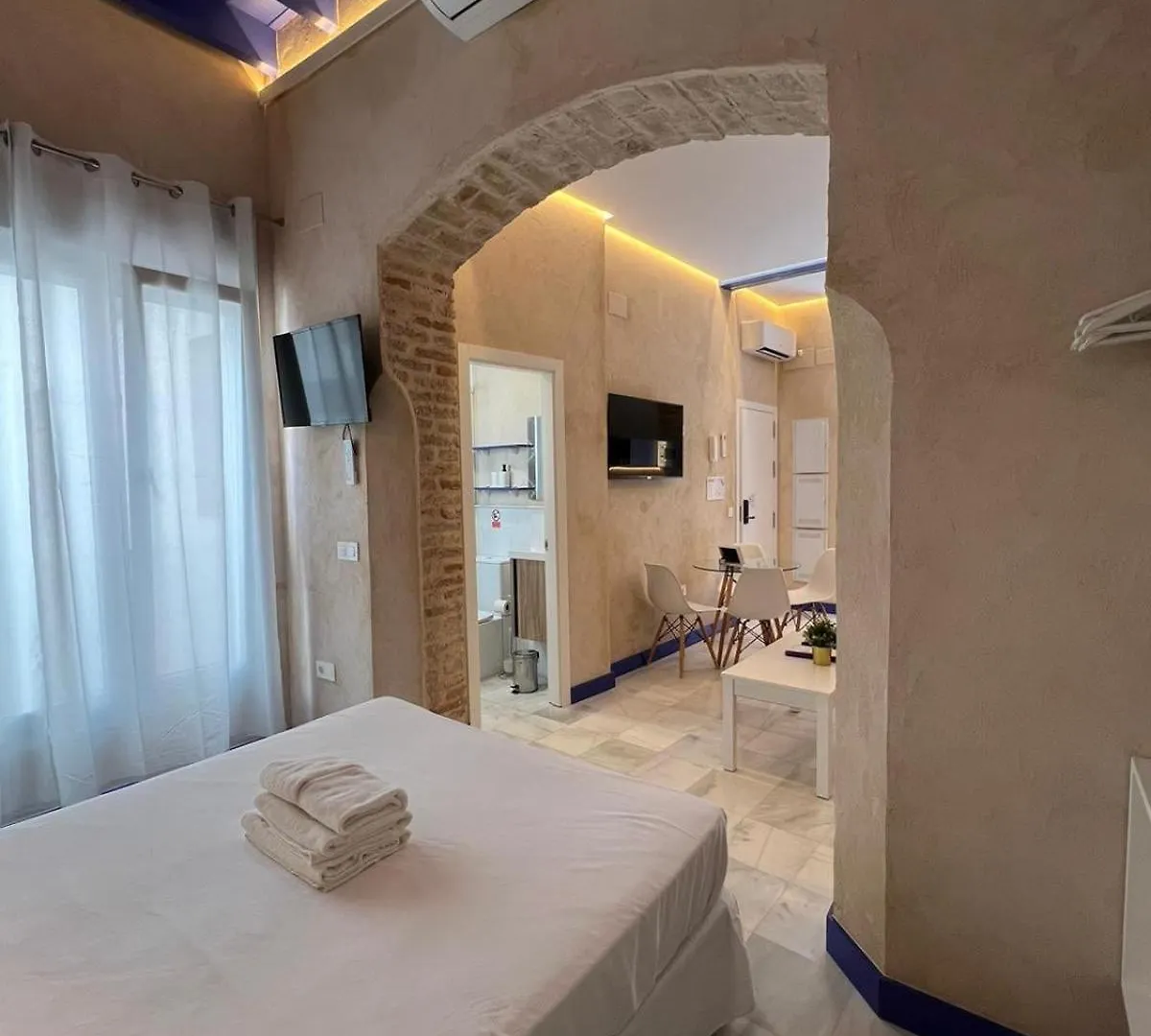 Philippe'S Home Triana セビリア